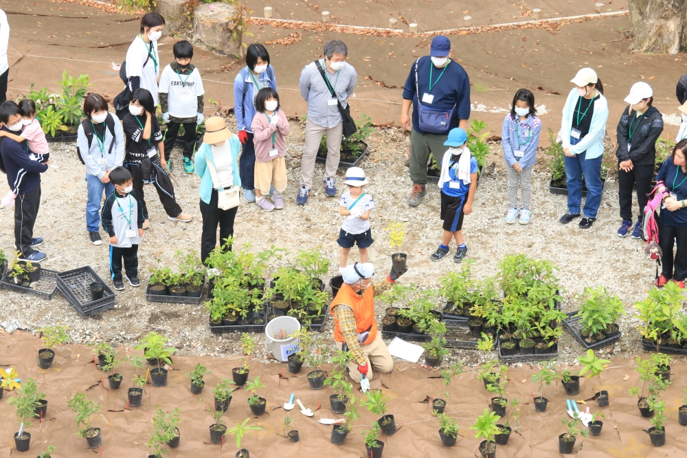 植樹イベント(寺田先生説明)