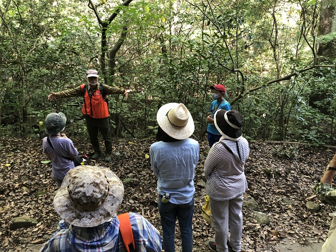寺田先生の解説の様子(10月3日)