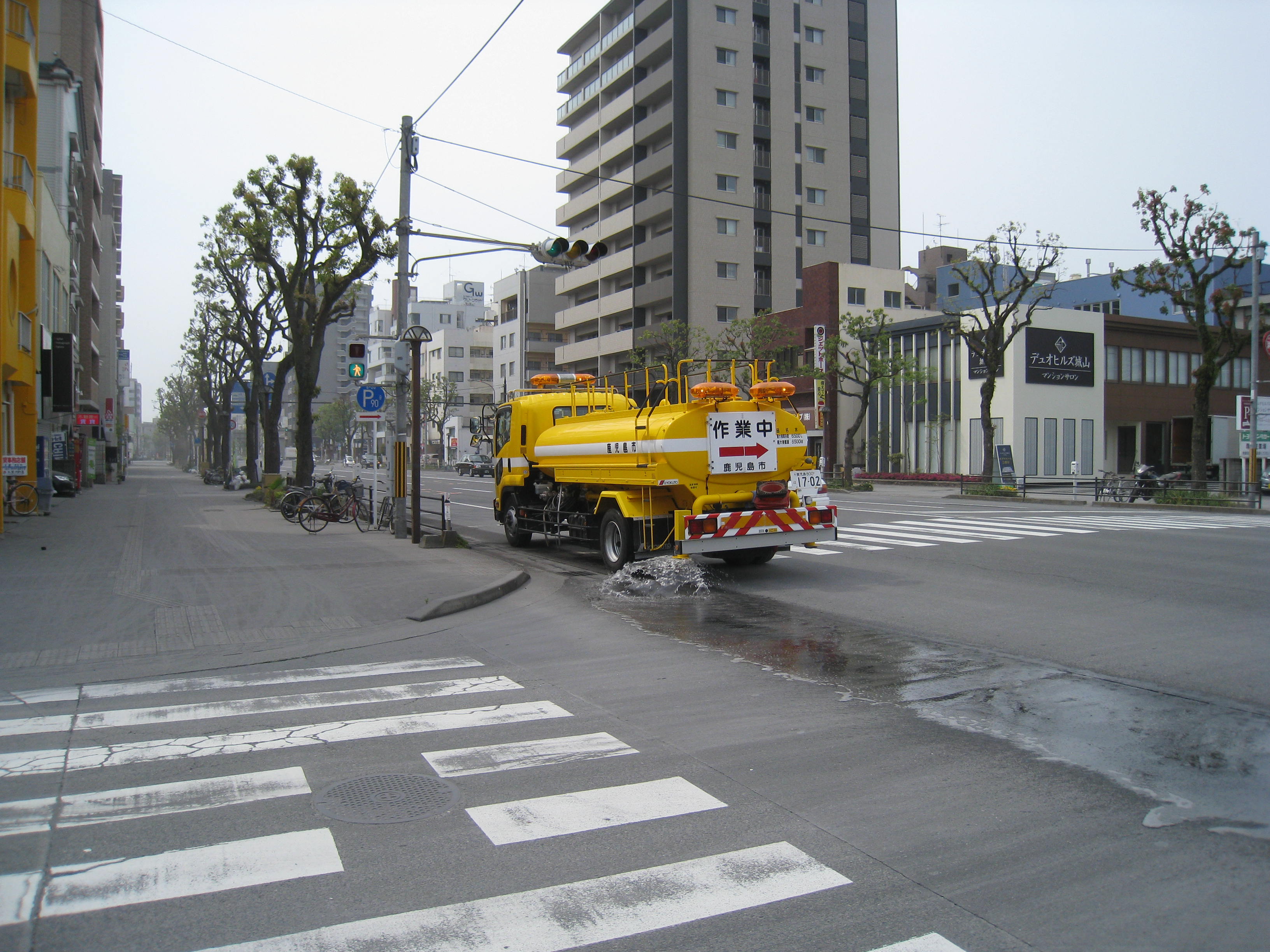 散水車