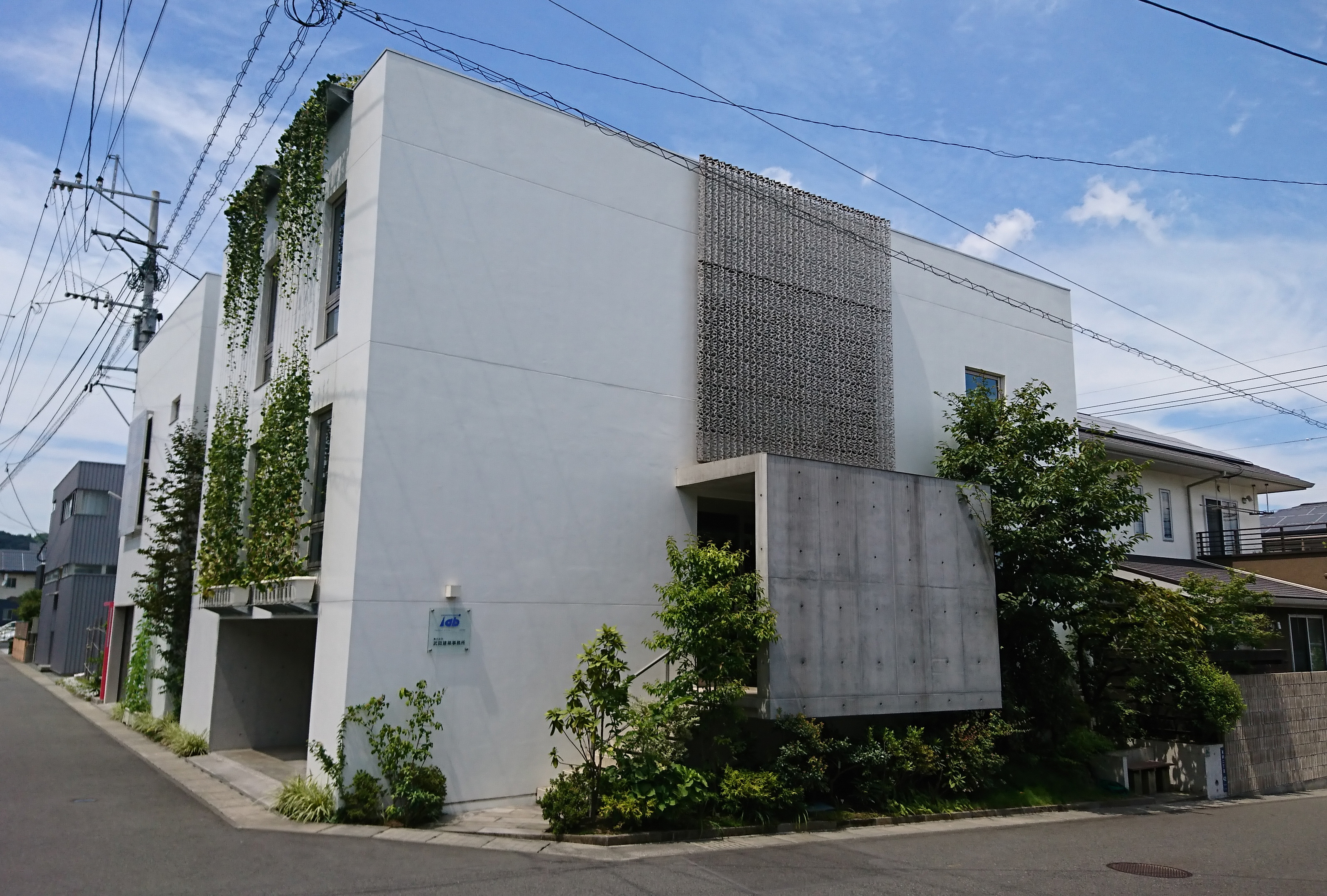 風の抜ける中庭を持つWHITE CUBE