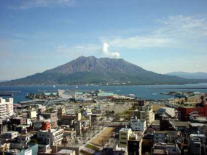 市庁舎屋上から臨む桜島