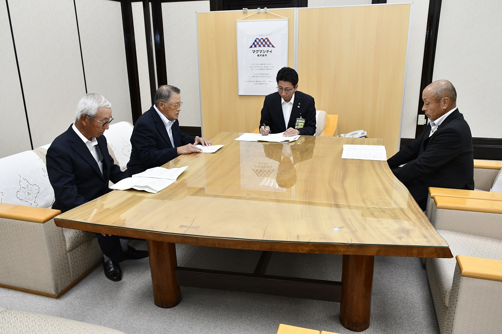 意見書提出後の意見交換会の様子