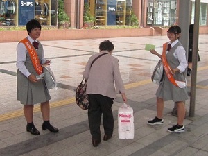 中央駅での街頭啓発