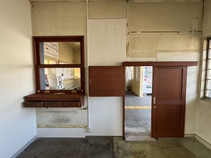 整備中駅舎2