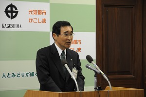 発表する森市長の様子