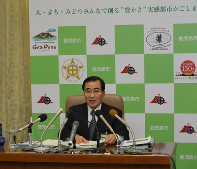市長定例記者会見02162