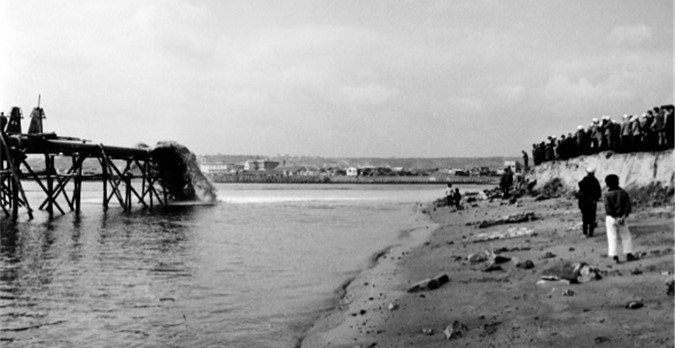 水搬送工法による与次郎ヶ浜埋立て開始