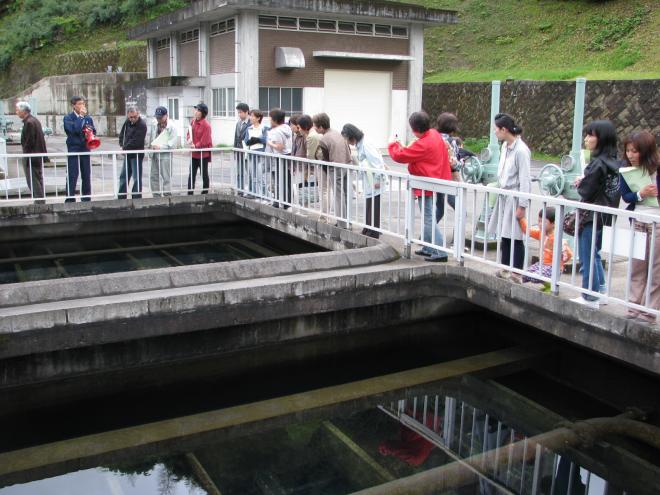 浄水場での説明の様子